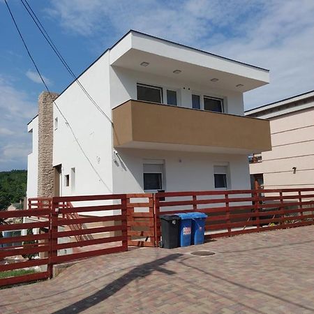 Fiesta Apartman Miskolc Eksteriør billede