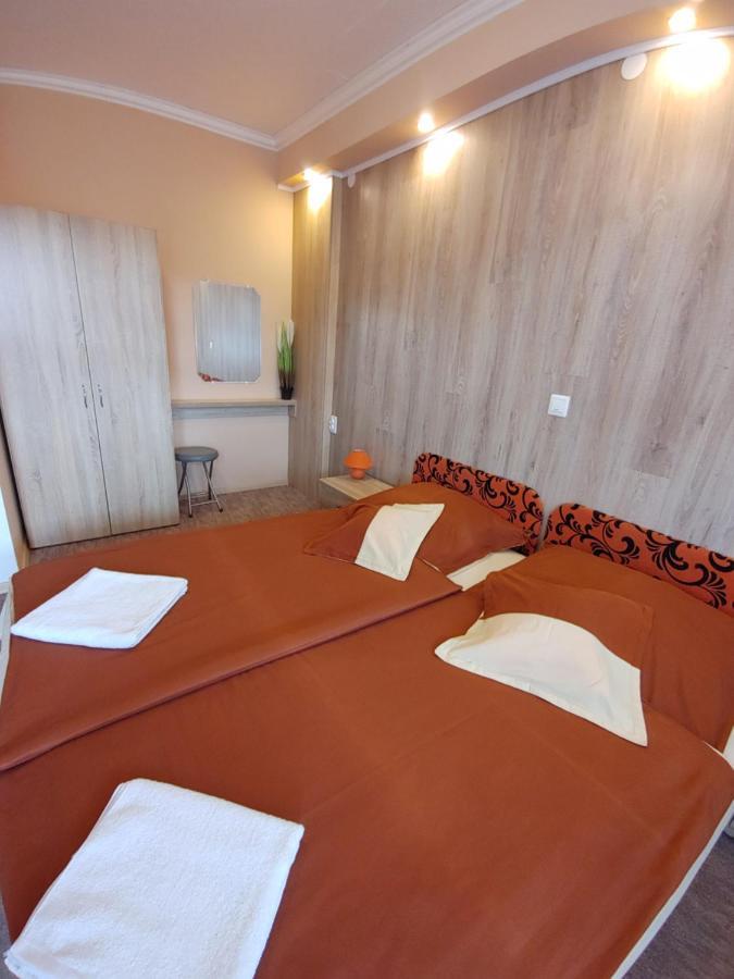 Fiesta Apartman Miskolc Eksteriør billede