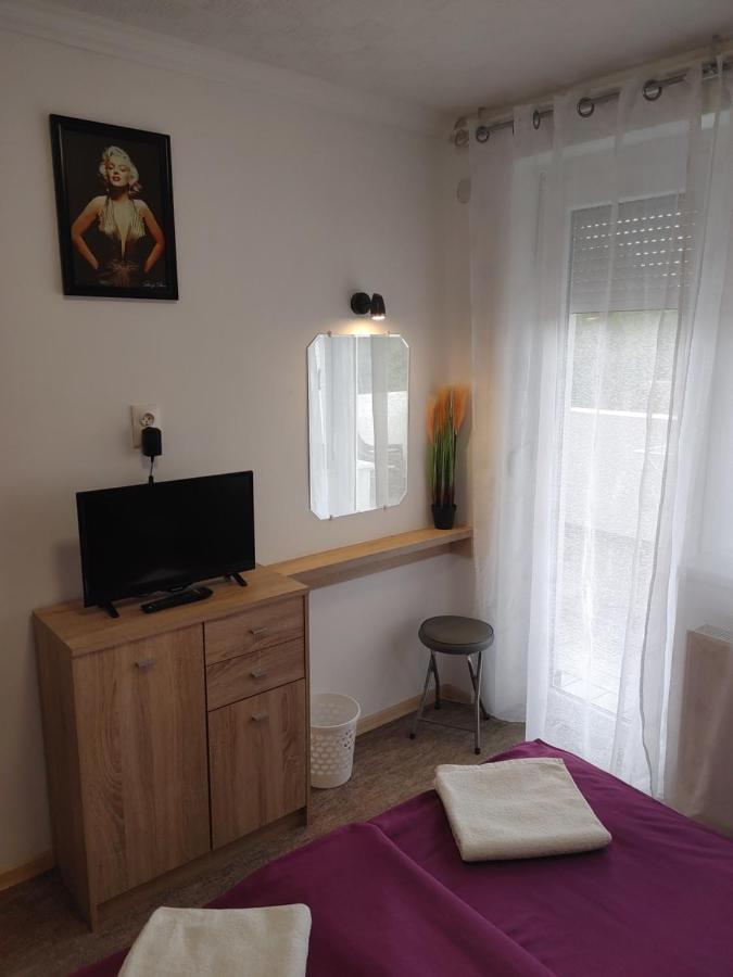 Fiesta Apartman Miskolc Eksteriør billede